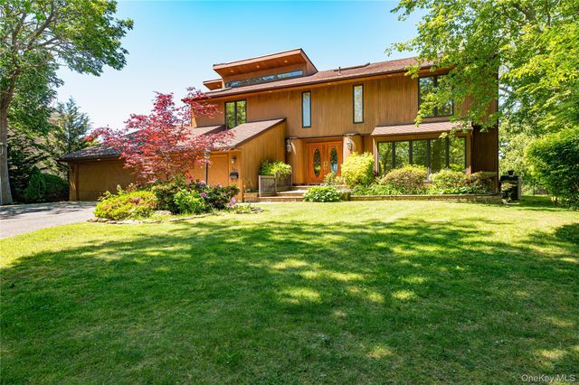 164 W Islip Road, West Islip, NY 11795