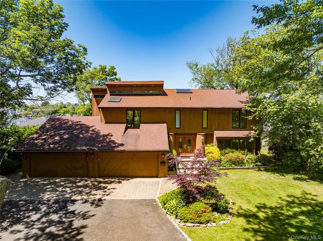 164 W Islip Road, West Islip, NY 11795