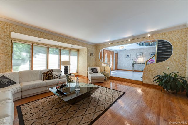 164 W Islip Road, West Islip, NY 11795