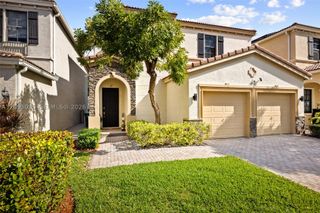697 NE 193rd Ter, Miami, FL 33179