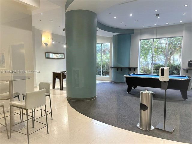 4001 S Ocean Drive 9L, Hollywood, FL 33019