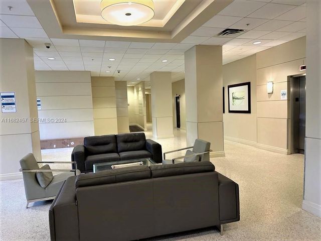 4001 S Ocean Drive 9L, Hollywood, FL 33019