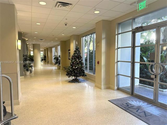 4001 S Ocean Drive 9L, Hollywood, FL 33019