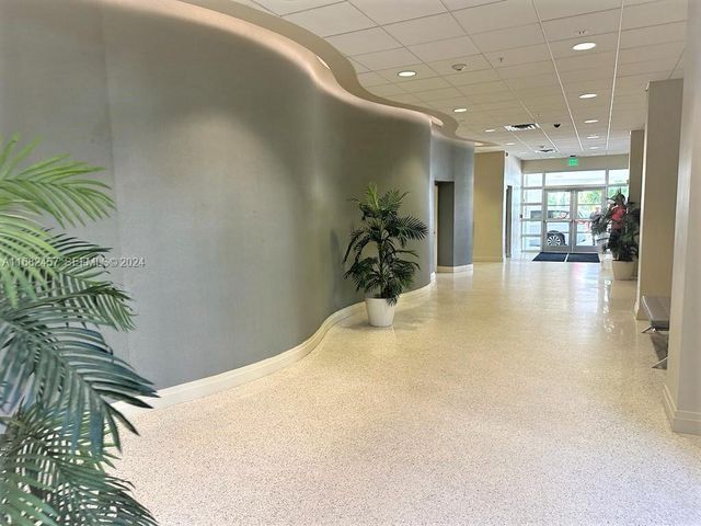 4001 S Ocean Drive 9L, Hollywood, FL 33019