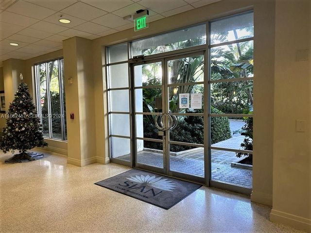 4001 S Ocean Drive 9L, Hollywood, FL 33019