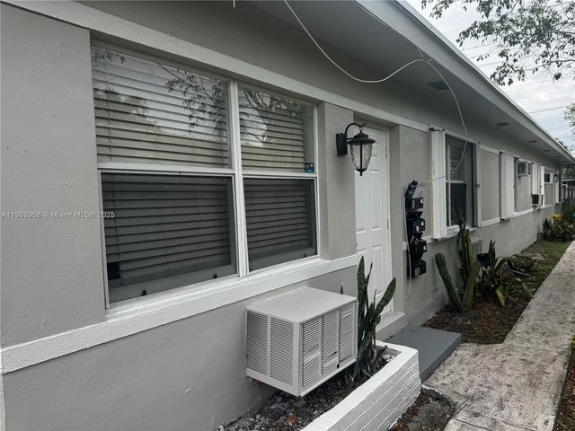 1719 Lincoln St 2 All Utilities Included, Hollywood, FL 33020