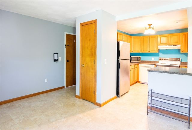 2 Angle Street 8, Lincoln, RI 02838