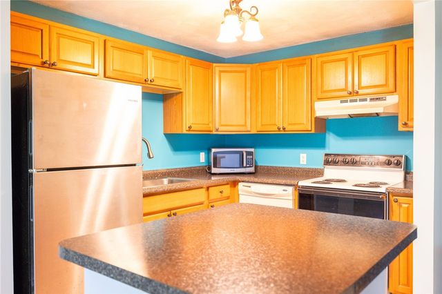 2 Angle Street 8, Lincoln, RI 02838
