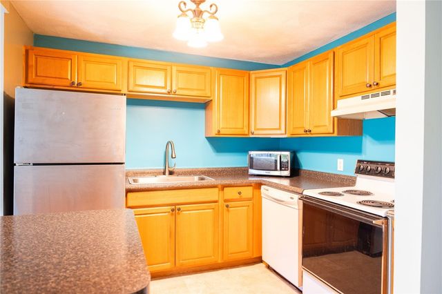 2 Angle Street 8, Lincoln, RI 02838