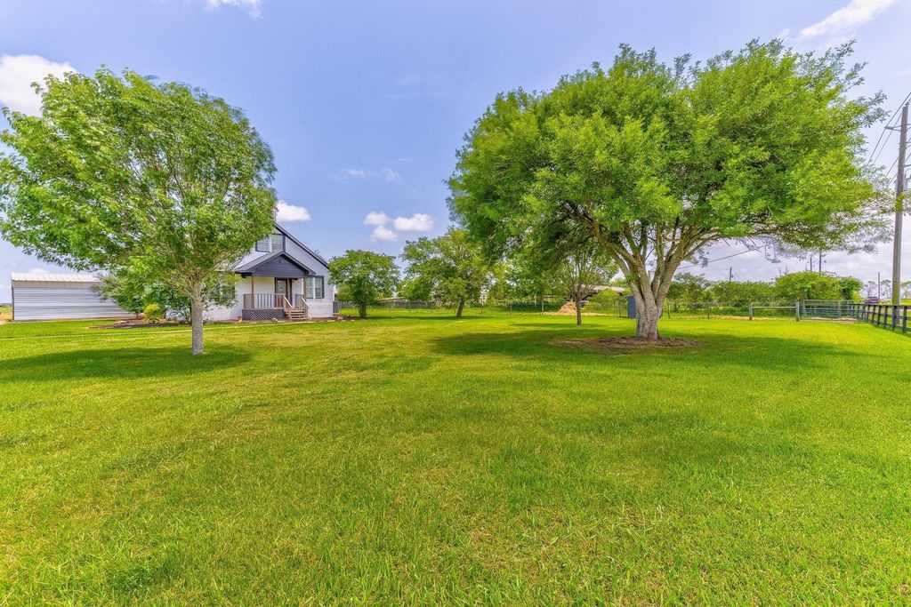 1825 County Road 212, Angleton, TX 77515