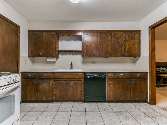 2120 N Divis Avenue, Bethany, OK 73008