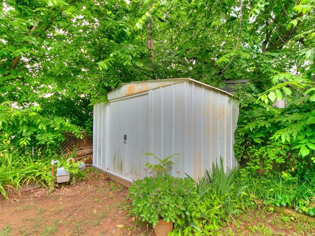 2120 N Divis Avenue, Bethany, OK 73008
