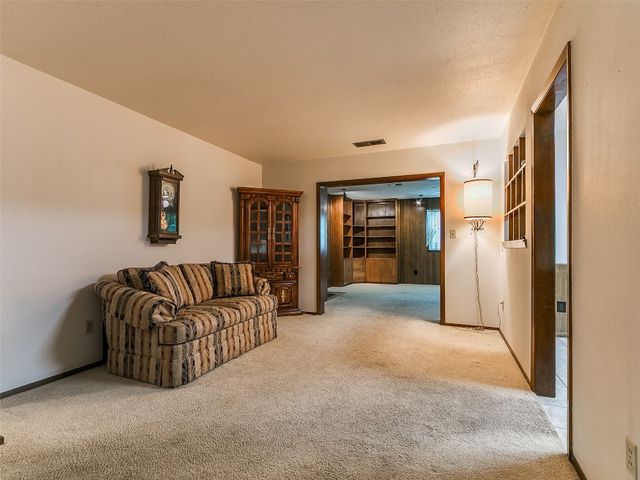 2120 N Divis Avenue, Bethany, OK 73008