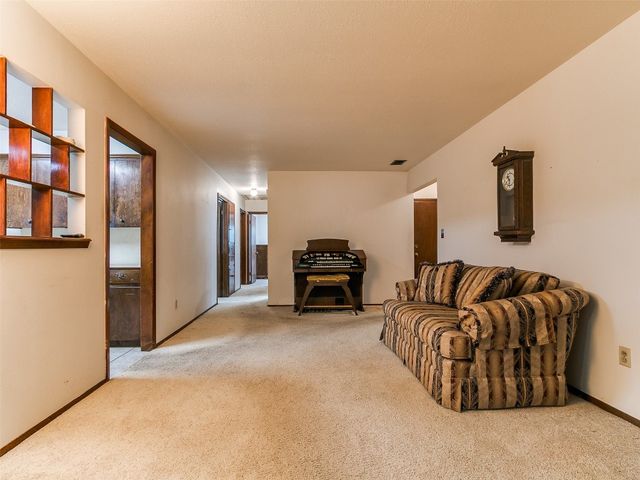 2120 N Divis Avenue, Bethany, OK 73008