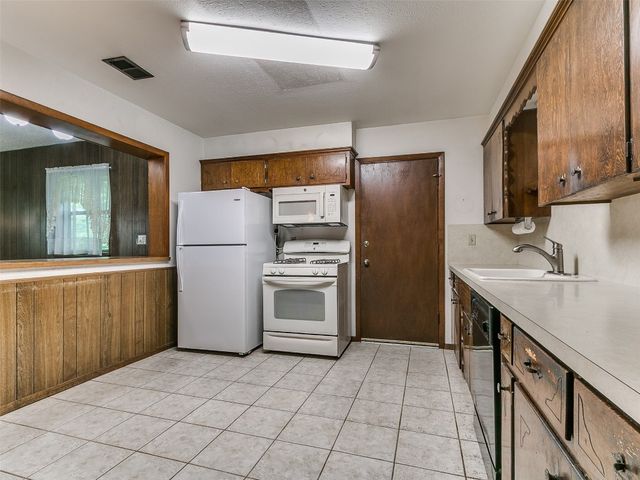 2120 N Divis Avenue, Bethany, OK 73008