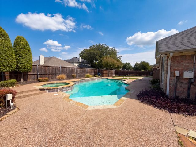 401 Pin Oak Trail, Keller, TX 76248