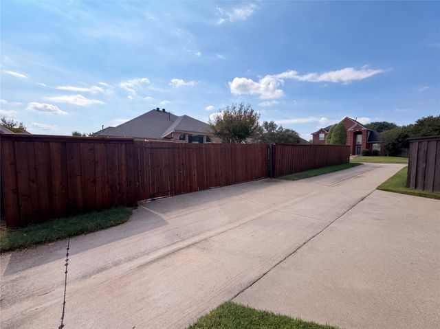 401 Pin Oak Trail, Keller, TX 76248