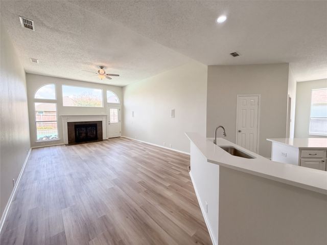 401 Pin Oak Trail, Keller, TX 76248