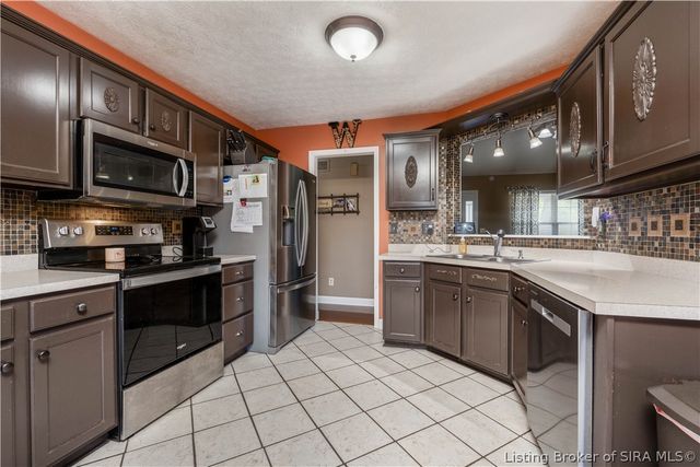 1704 Sterling Oaks Drive, Sellersburg, IN 47172