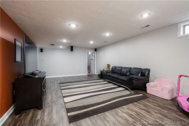 1704 Sterling Oaks Drive, Sellersburg, IN 47172