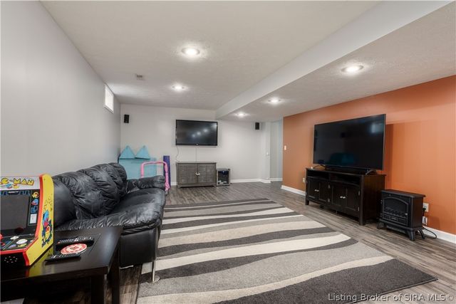 1704 Sterling Oaks Drive, Sellersburg, IN 47172