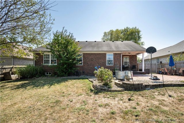 1704 Sterling Oaks Drive, Sellersburg, IN 47172