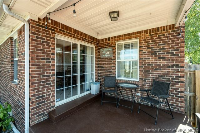 1704 Sterling Oaks Drive, Sellersburg, IN 47172