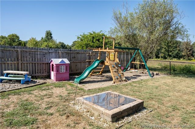 1704 Sterling Oaks Drive, Sellersburg, IN 47172