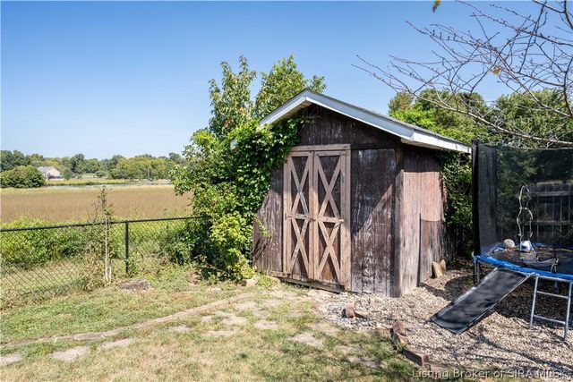 1704 Sterling Oaks Drive, Sellersburg, IN 47172