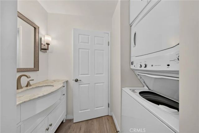7025 Glade Ave. 2, Canoga Park, CA 91303