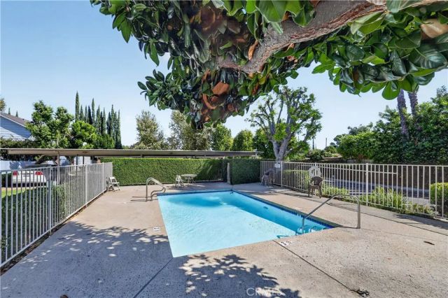 7025 Glade Ave. 2, Canoga Park, CA 91303