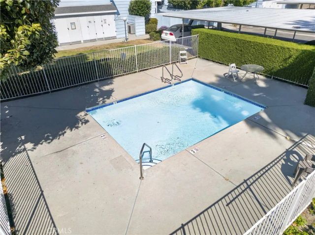7025 Glade Ave. 2, Canoga Park, CA 91303