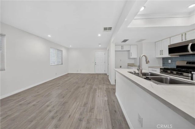 7025 Glade Ave. 2, Canoga Park, CA 91303