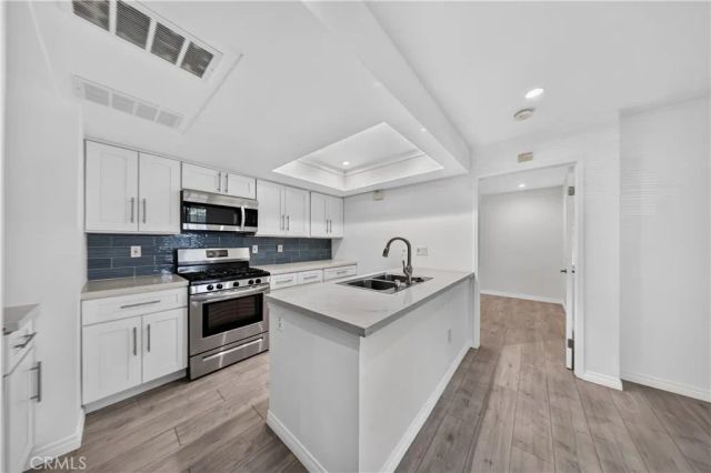 7025 Glade Ave. 2, Canoga Park, CA 91303