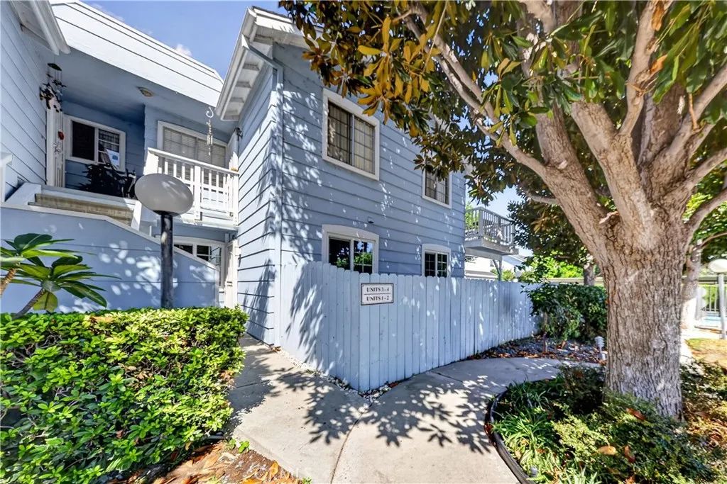 7025 Glade Ave. 2, Canoga Park, CA 91303