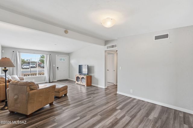 6417 E Calle Herculo, Tucson, AZ 85710