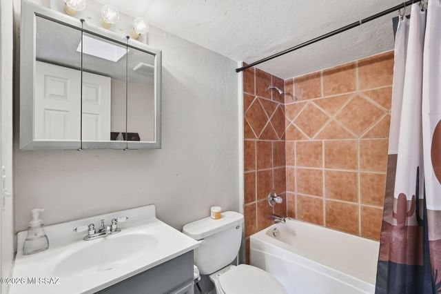 6417 E Calle Herculo, Tucson, AZ 85710