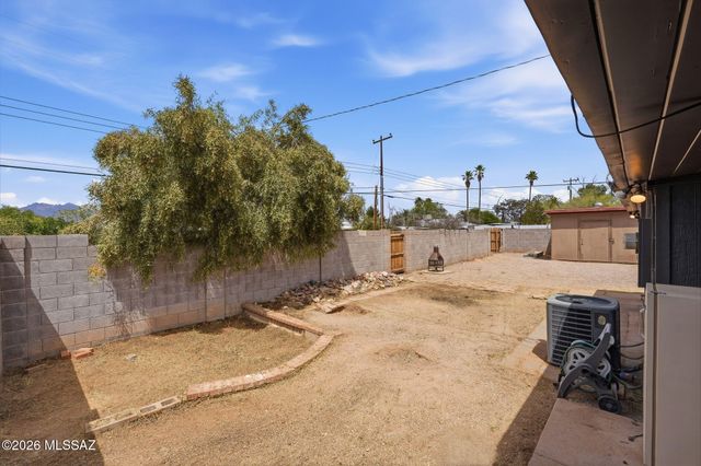 6417 E Calle Herculo, Tucson, AZ 85710