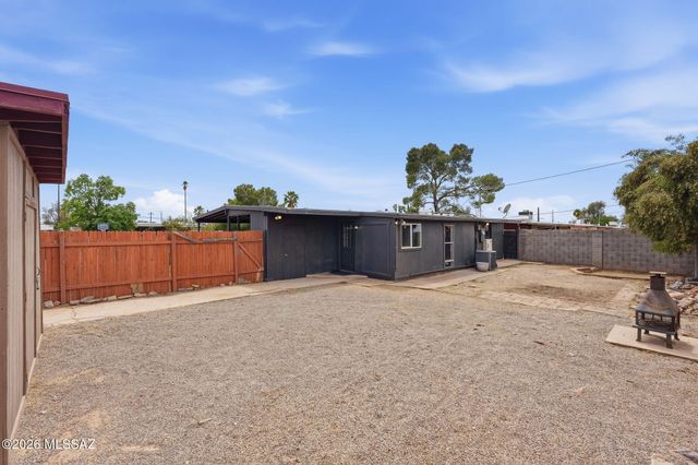 6417 E Calle Herculo, Tucson, AZ 85710
