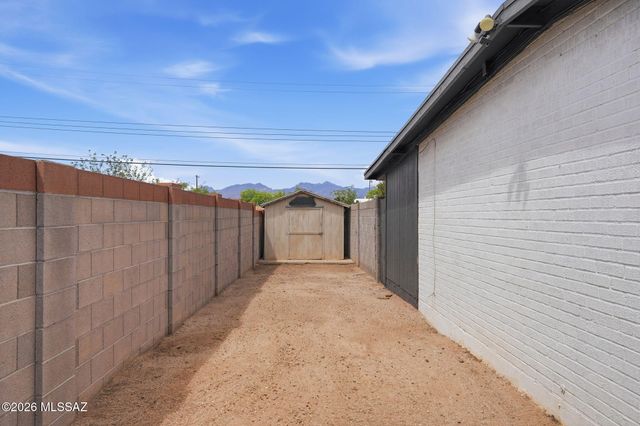6417 E Calle Herculo, Tucson, AZ 85710