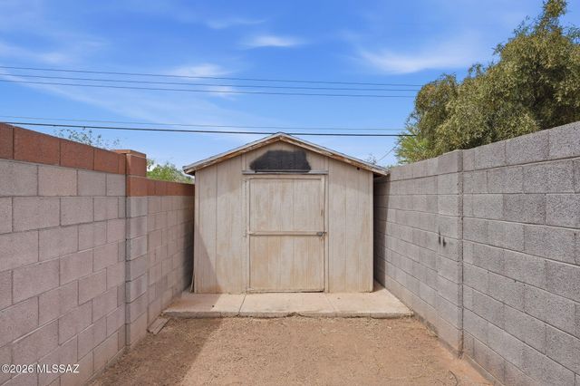 6417 E Calle Herculo, Tucson, AZ 85710