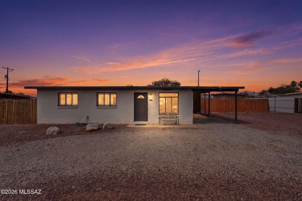 6417 E Calle Herculo, Tucson, AZ 85710