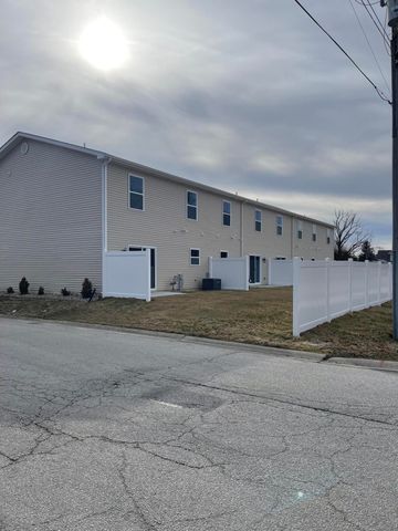 925 Paula Court, Hobart, IN 46342