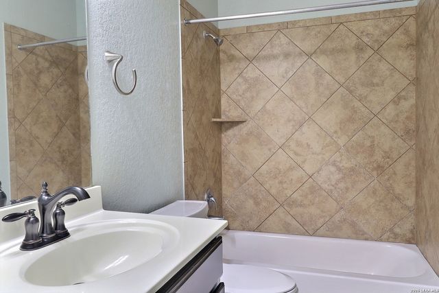 211 Finch Knoll, San Antonio, TX 78253