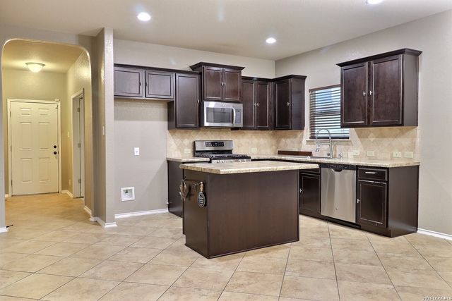 211 Finch Knoll, San Antonio, TX 78253