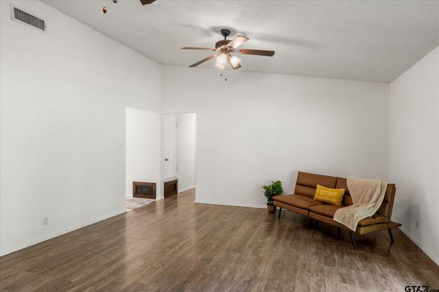 524 Park Lane, Mt Vernon, TX 75457