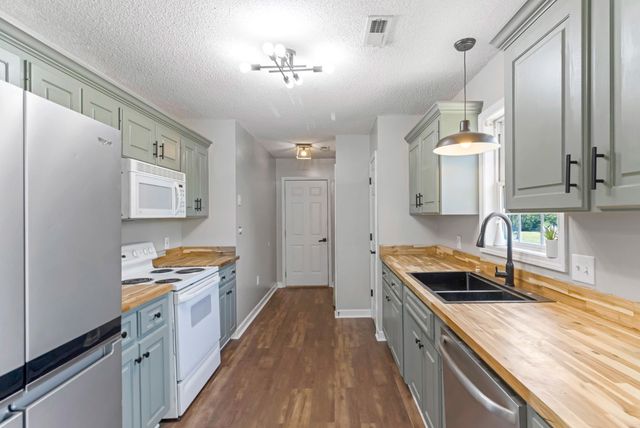 1105 Robbs School Road, Gaffney, SC 29341