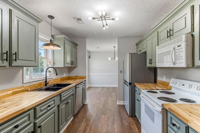 1105 Robbs School Road, Gaffney, SC 29341