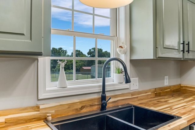 1105 Robbs School Road, Gaffney, SC 29341