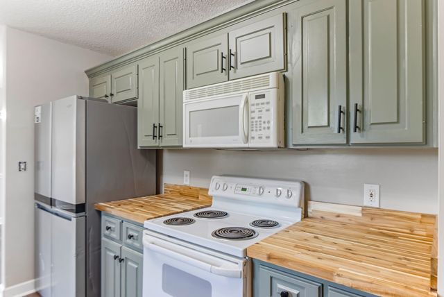 1105 Robbs School Road, Gaffney, SC 29341